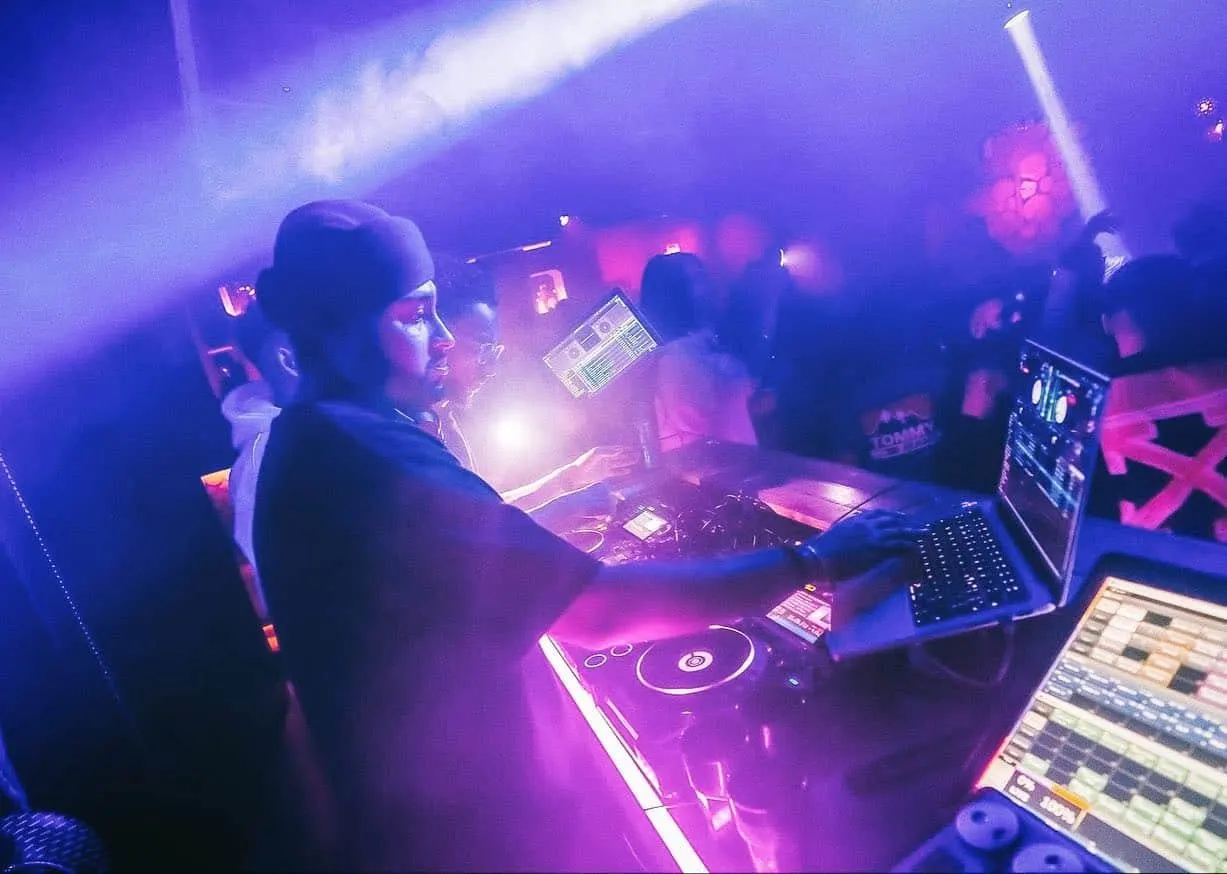 DJ Services, What a DJ is actually doing up there