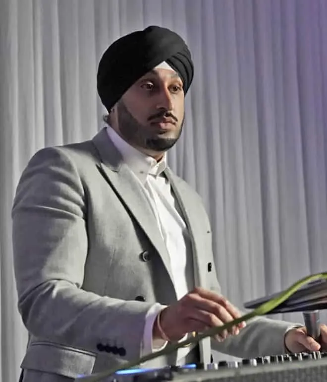 DJ Harv performing live at a Kudos Music wedding