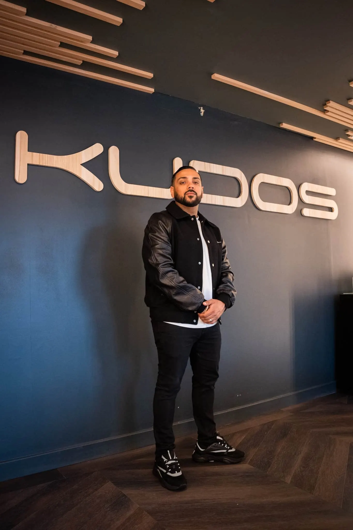 Jas Johal performing live at a Kudos Music wedding