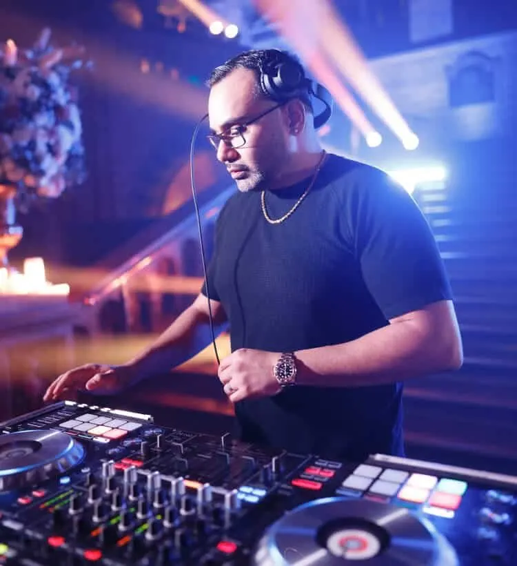 DJ Rajeev B performing live at a Kudos Music wedding