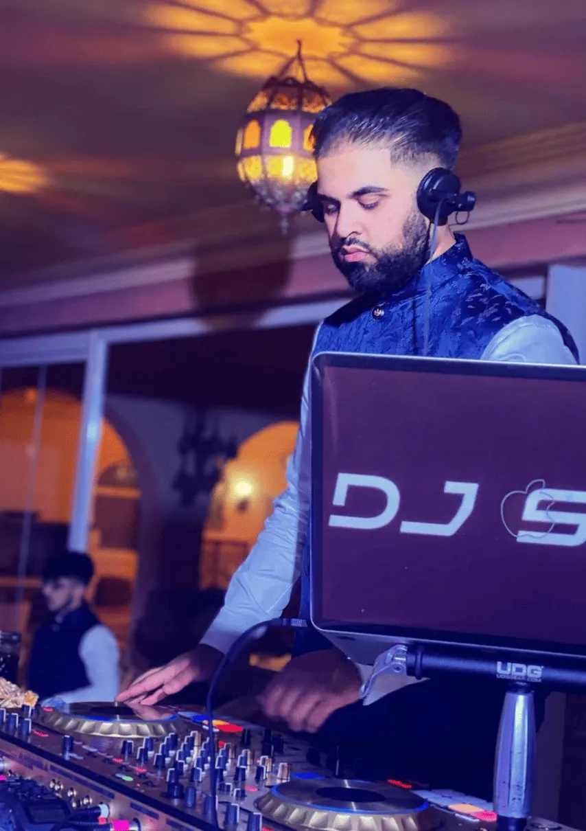 DJ Sam performing live at a Kudos Music wedding