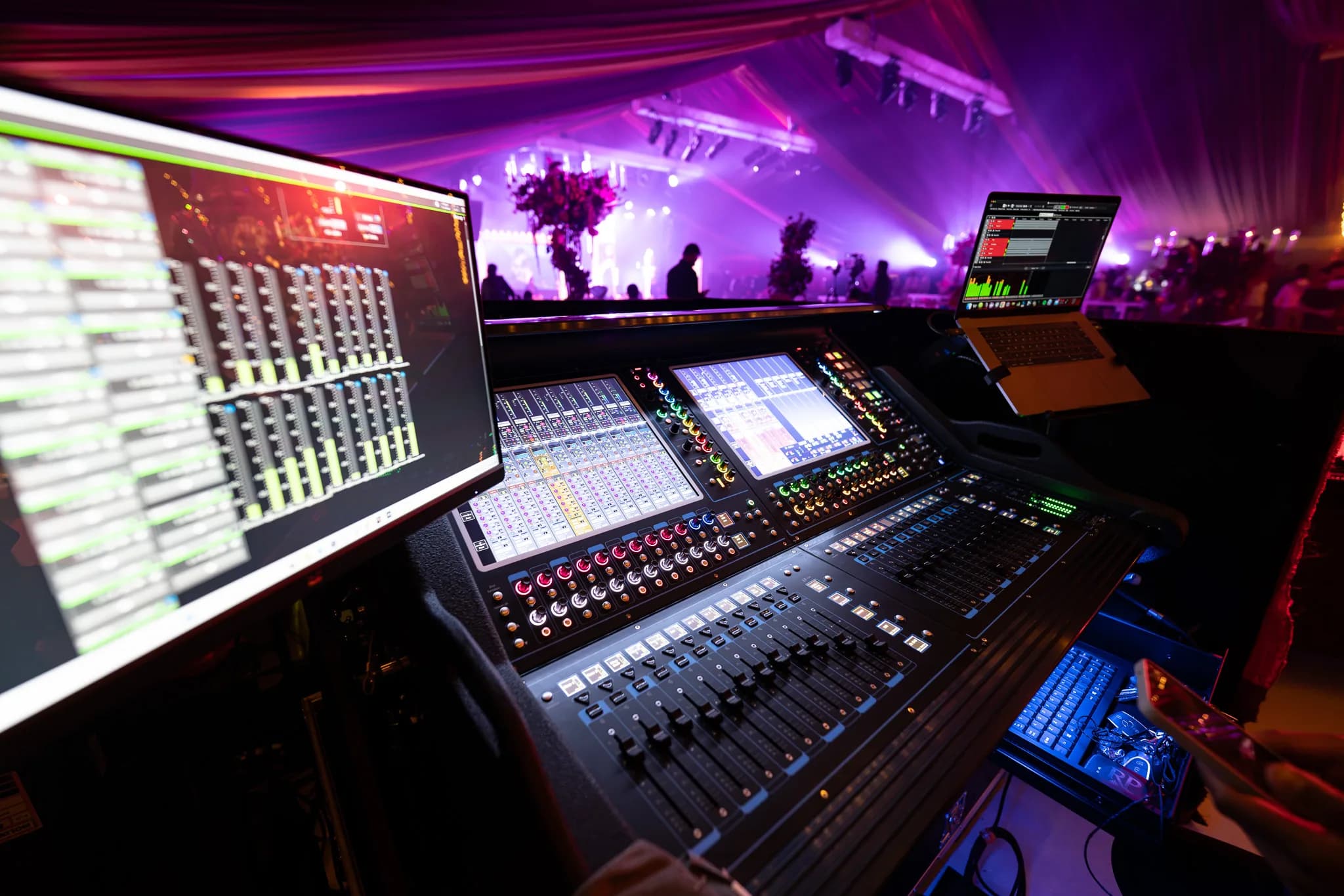Malhi Residence, One desk, a band and two DJs