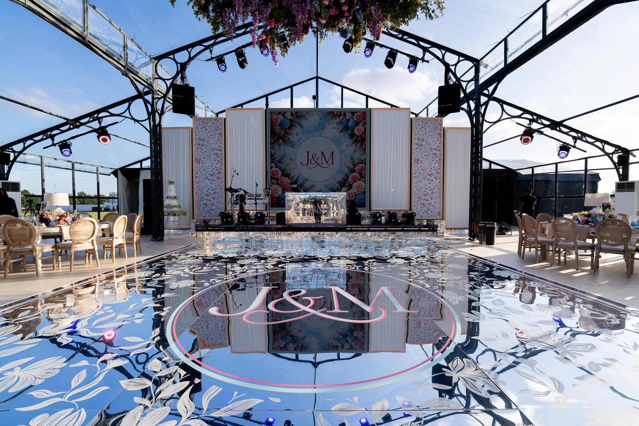 Dallas Burston Polo Club, A mirror floor with their name in it