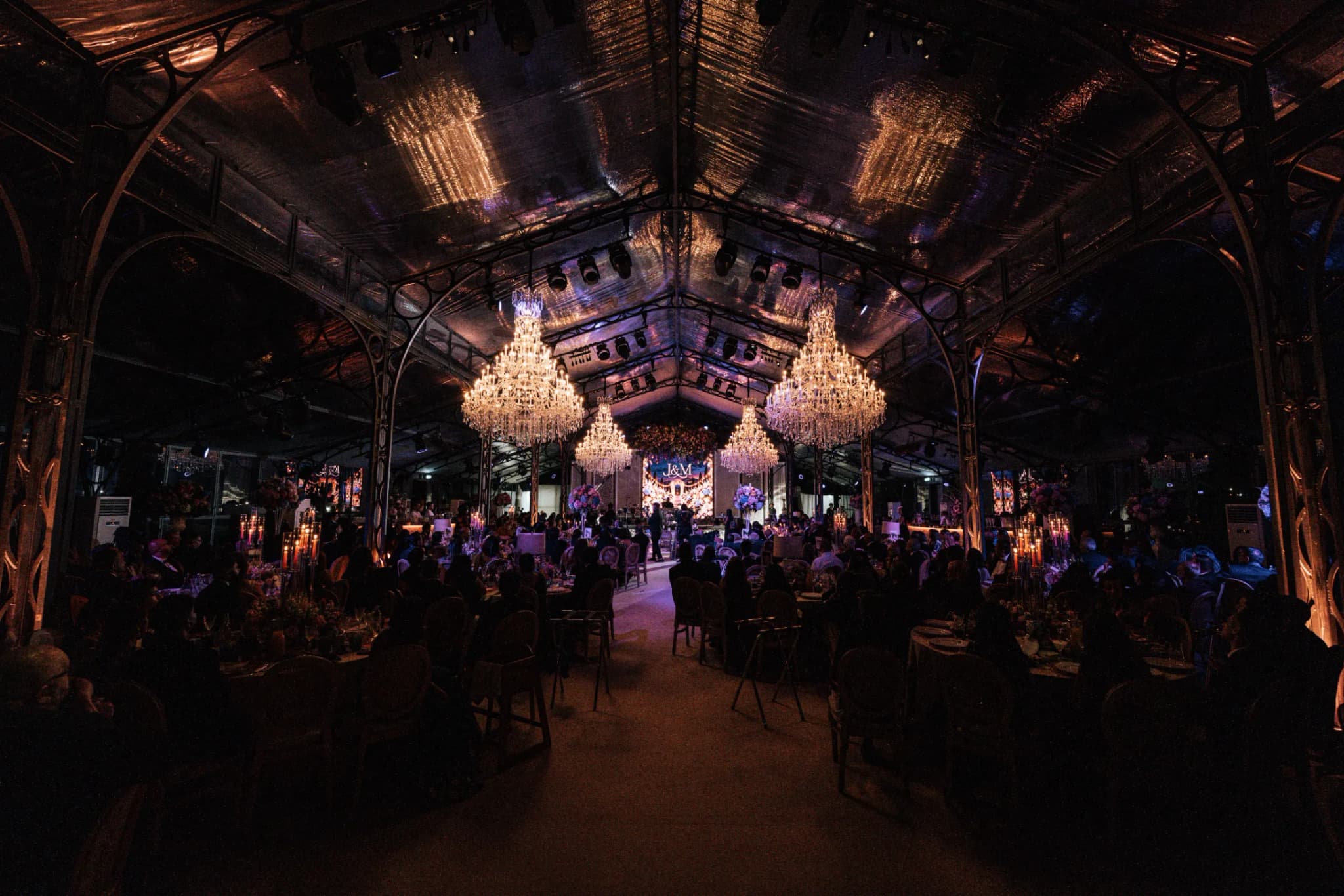 Dallas Burston Polo Club, Four chandeliers and a room turned gold