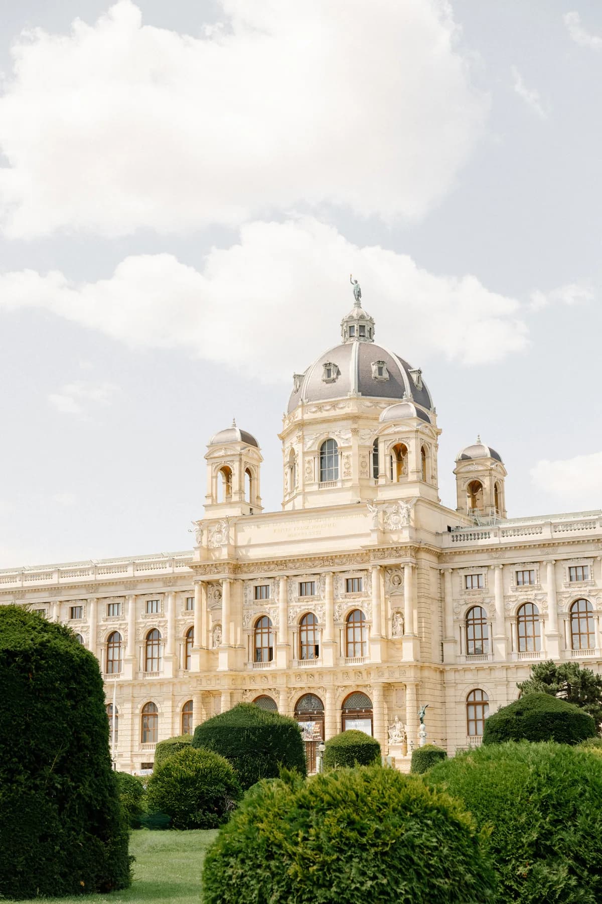 Kajal and Niraj luxury Indian wedding across Vienna's palaces, photography BMSN by Dani Rodriguez, DJs ITCH and DJ H, Kudos Music